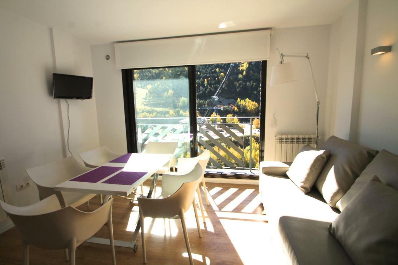 Genciana Estudio En El Tarter, Zona Grandvalira * El Tarter